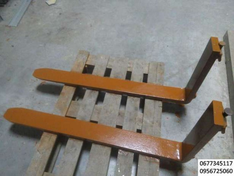 лапы погрузчик львовский , вилы погрузчика, Вилы ( Лапы ) для Львовского погрузчика 5т.(на бугеля)1,2м.состояние новых Вилы ( лапы) 4014-4620-30 для Львовского погрузчика Длиналап вил, мм грузоподъемность 5 тонн вили на погрузчик львівський,6т грузопідйом , мох львовский погрузчик ,гидроусилитель руля , цилиндры наклона львовский погрузчик,